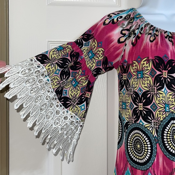 Women’s half sleeve lace tunic in bright and cheerful colors - Picture 5 of 7